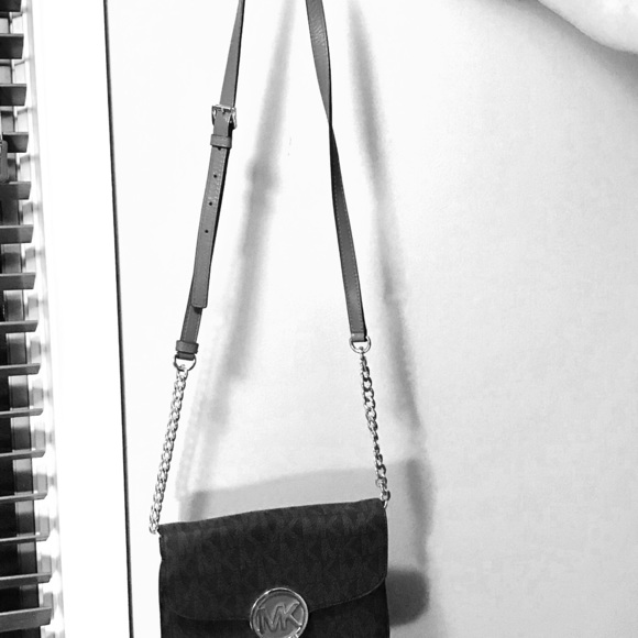 Michael Kors Handbags - Michael Kors cross body bag Michael Kors Handbags - Michael Kors cross body bag